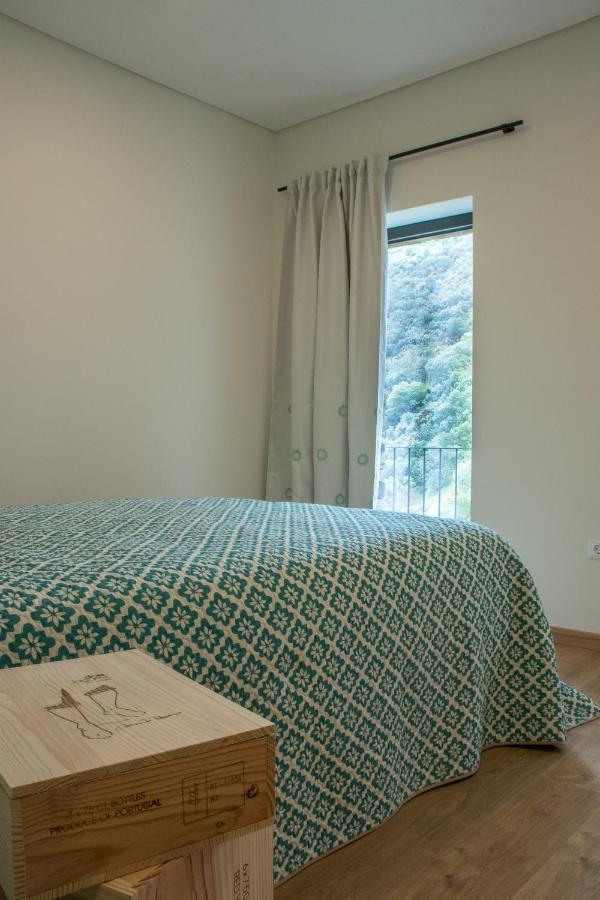 Dois Lagares House Bed and Breakfast Pinhão Exteriör bild